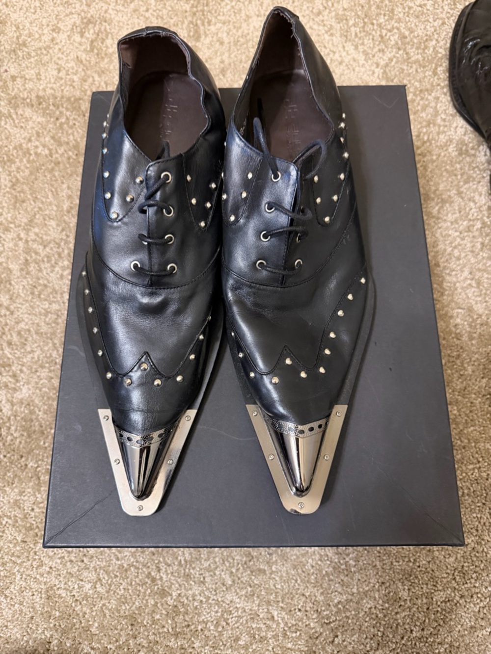 Black Studded Men’s Pointed Toe Dress Shoes with Metal Caps
